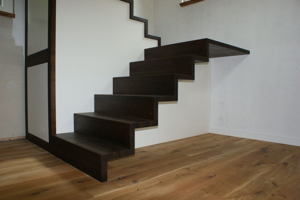 Treppe aus geräucherter Eiche